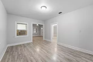 811 W Broad St, Freeport, TX 77541 - Photo 11