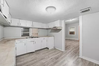 811 W Broad Street, Freeport, TX 77541 - Photo 21