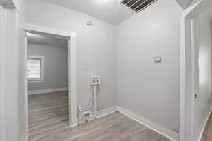 811 W Broad St, Freeport, TX 77541 - Photo 13