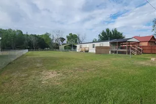502 Magnusson, Palacios, TX 77414 - Photo 25