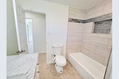 519 N Shady Lane, La Porte, TX 77571 - Photo 9