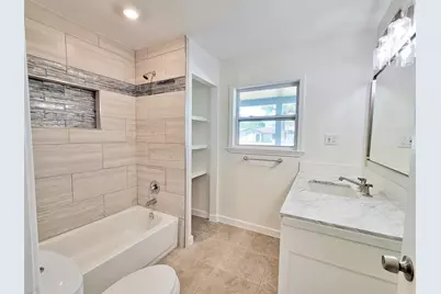 519 N Shady Lane, La Porte, TX 77571 - Photo 7