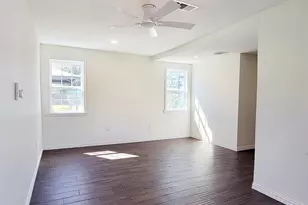 519 N Shady Ln, La Porte, TX 77571 - Photo 9