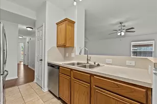 202 Pebble Walk Ln, Dickinson, TX 77539 - Photo 11