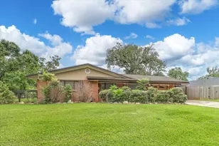112 Persimmon Ln, Lake Jackson, TX 77566 - Photo 3