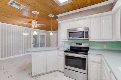 112 Persimmon Lane, Lake Jackson, TX 77566 - Photo 13