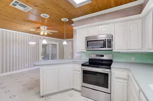 112 Persimmon Ln, Lake Jackson, TX 77566 - Photo 13