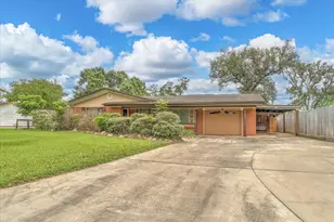 112 Persimmon Ln, Lake Jackson, TX 77566 - Photo 3