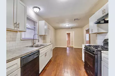 2918 16th Avenue N, Texas City, TX 77590 - Photo 7