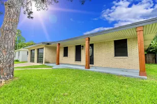 2918 16th Ave N, Texas City, TX 77590 - Photo 1