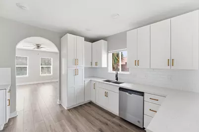 5715 Enid Street, Houston, TX 77009 - Photo 9