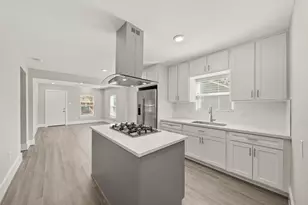 8302 Tavenor Ln, Houston, TX 77075 - Photo 5