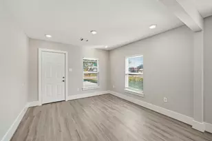 8302 Tavenor Ln, Houston, TX 77075 - Photo 23