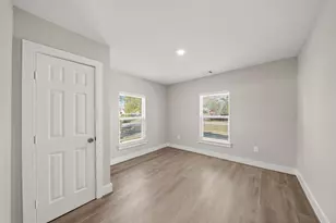 8302 Tavenor Ln, Houston, TX 77075 - Photo 31