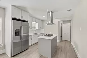 8302 Tavenor Ln, Houston, TX 77075 - Photo 25