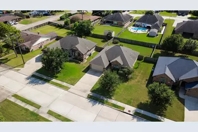 205 Poppy Street, Lake Jackson, TX 77566 - Photo 3