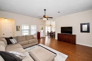 205 Poppy St, Lake Jackson, TX 77566 - Photo 5