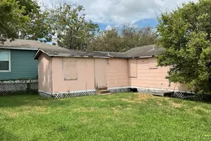 1315 52nd St, Galveston, TX 77551 - Photo 5