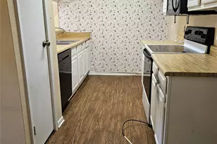 17738 Kings Park Ln, Houston, TX 77058 - Photo 7