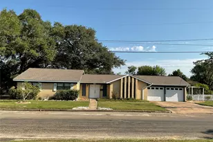 104 Hessler Dr, Hallettsville, TX 77964 - Photo 1
