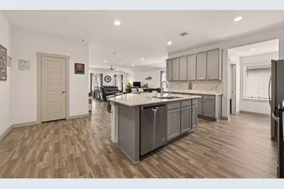 707 Silver Kettle Drive, Rosharon, TX 77583 - Photo 11