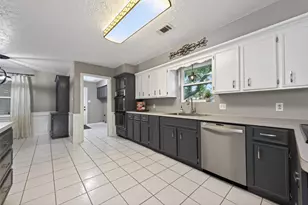 7911 Pine Green Ln, Humble, TX 77346 - Photo 9