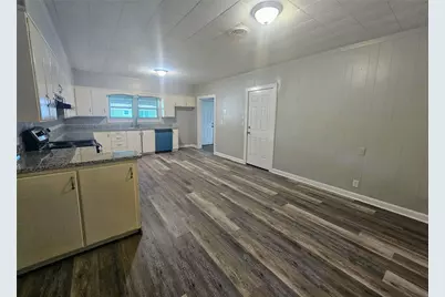 132 W Texaco Avenue, West Columbia, TX 77486 - Photo 5