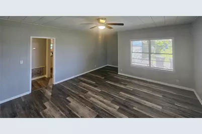 132 W Texaco Avenue, West Columbia, TX 77486 - Photo 3