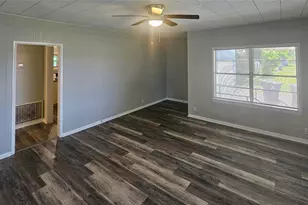 132 W Texaco Ave, West Columbia, TX 77486 - Photo 3