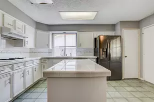 16023 Havenhurst Dr, Houston, TX 77059 - Photo 7