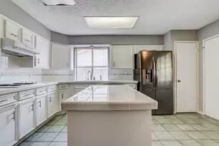 16023 Havenhurst Dr, Houston, TX 77059 - Photo 7