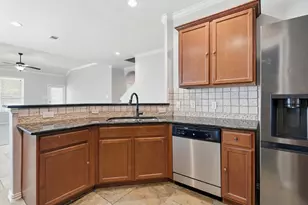 7 Maple Mill Ct, Conroe, TX 77301 - Photo 9