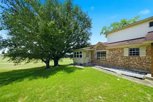 22 Patio Dr, Hilltop Lakes, TX 77871 - Photo 5