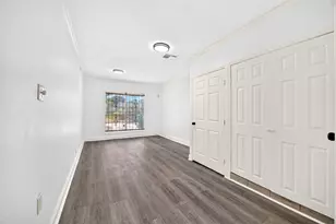 9211 Clearway Dr, Houston, TX 77033 - Photo 19