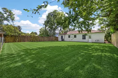 9211 Clearway Drive, Houston, TX 77033 - Photo 31