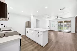 9211 Clearway Dr, Houston, TX 77033 - Photo 15