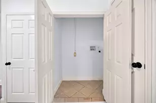 9211 Clearway Dr, Houston, TX 77033 - Photo 21