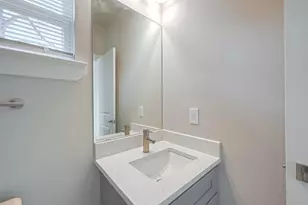 910 King St, Houston, TX 77022 - Photo 25