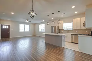 910 King St, Houston, TX 77022 - Photo 11