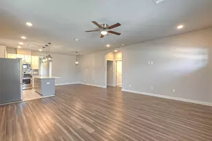 910 King St, Houston, TX 77022 - Photo 9