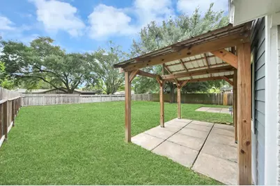 9638 Ravensworth Drive, Houston, TX 77031 - Photo 33