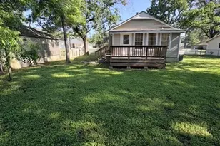 732 4th St, Sealy, TX 77474 - Photo 15