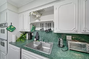 8822 Ryton Ln, Houston, TX 77088 - Photo 23