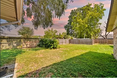 8822 Ryton Lane, Houston, TX 77088 - Photo 35