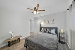 8822 Ryton Ln, Houston, TX 77088 - Photo 11
