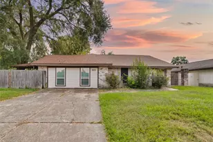 8822 Ryton Ln, Houston, TX 77088 - Photo 1