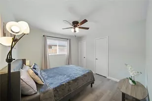 8822 Ryton Ln, Houston, TX 77088 - Photo 9
