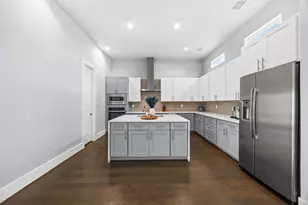 1565 W 22nd St, Houston, TX 77008 - Photo 9