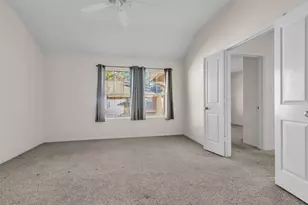 15 Scarlet Woods Ct, The Woodlands, TX 77380 - Photo 9