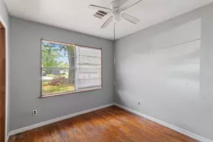 126 W Grenfell Ln, Houston, TX 77076 - Photo 9